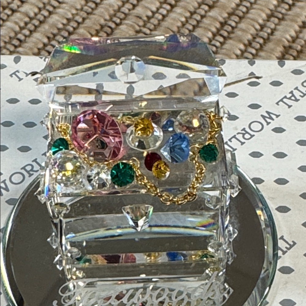 Vintage Rare Crystal World Treasure Chest 1995 - Picture 6 of 15